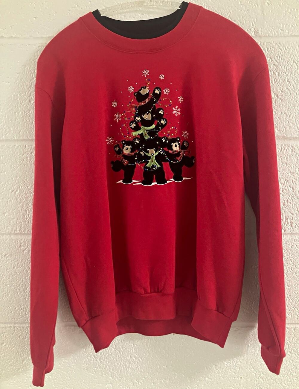 Decorated Originals Christmas Bear Red Embroidered Fleece Crewneck Pullover M